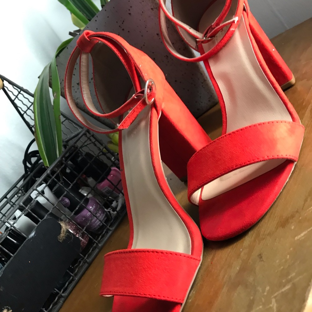 Heels - Picture 3 of 4
